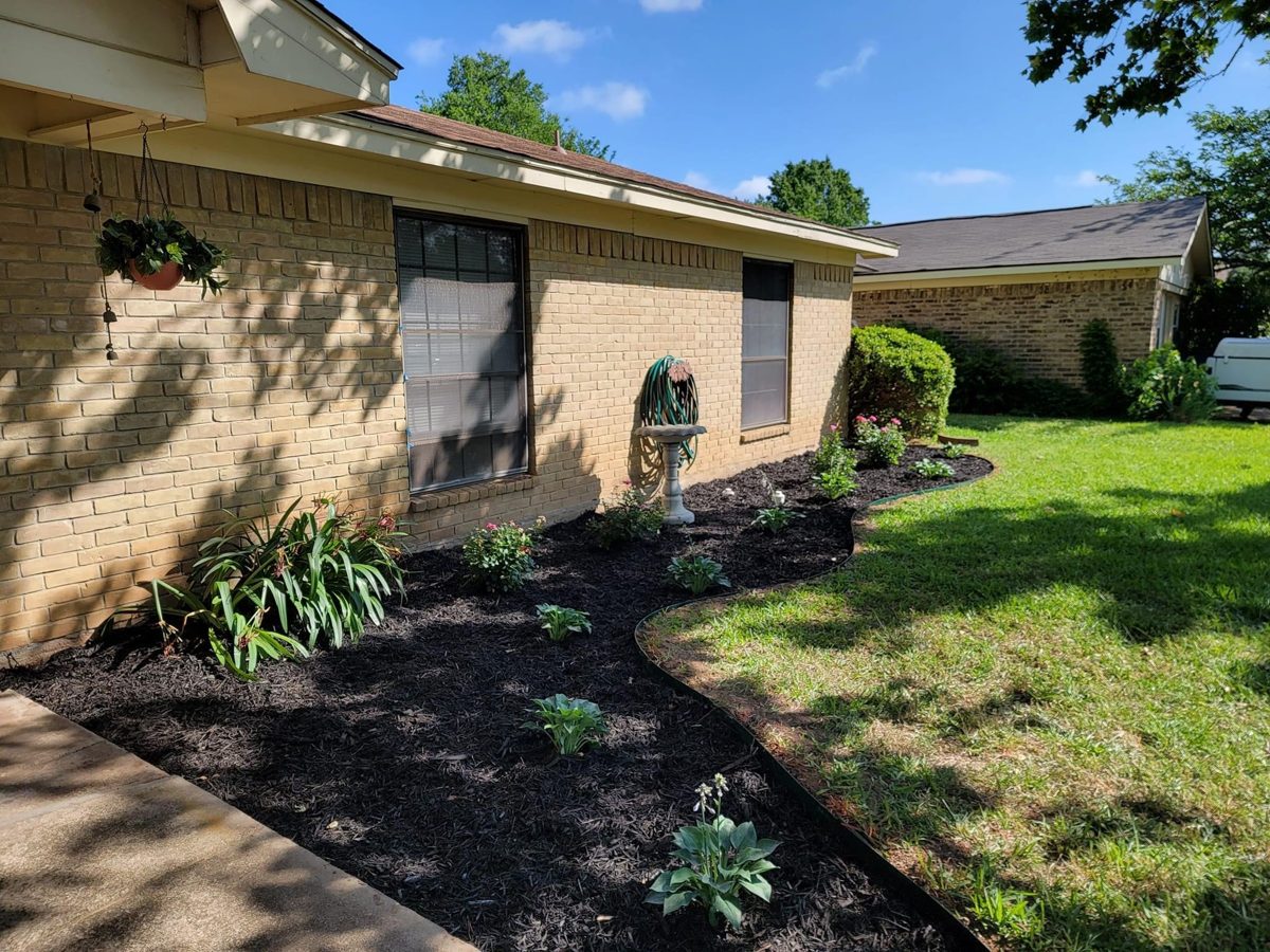 Finished mulch bed alongside a home